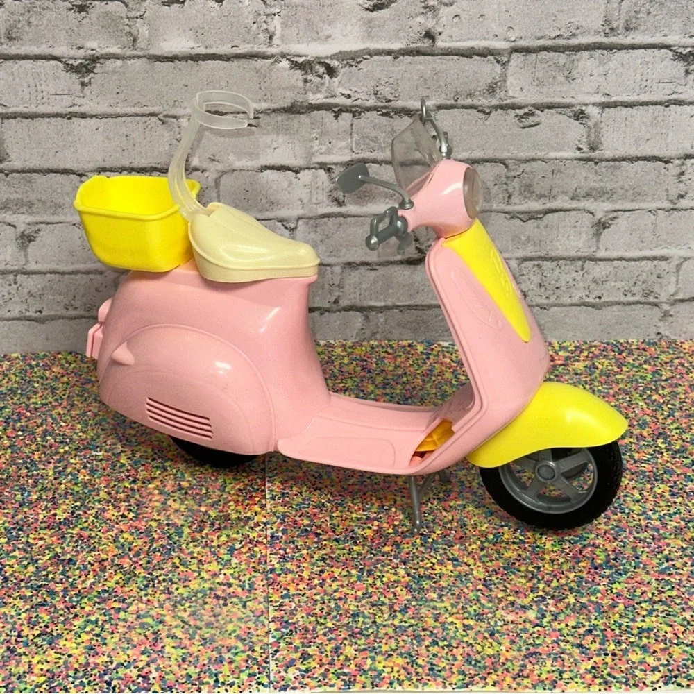 Barbie 2016 Vespa Scooter Moped Motorcycle Bike Basket Pink & Yellow